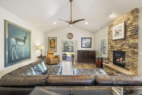 21307 NE Brooklyn Court Bend OR 97701
