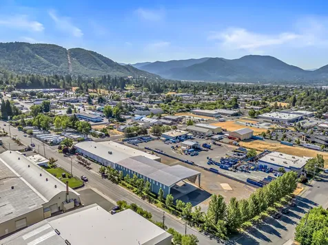 1990 NW Washington Boulevard Grants Pass OR 97526