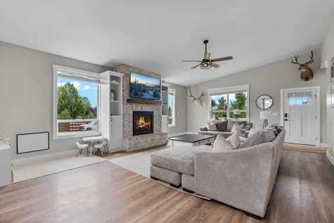 4660 SW Salmon Avenue Redmond OR 97756