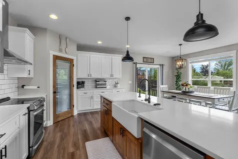 4660 SW Salmon Avenue Redmond OR 97756