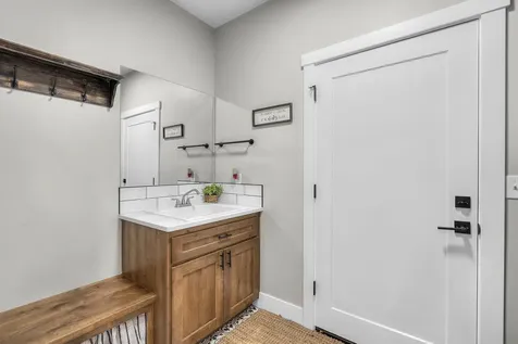 4660 SW Salmon Avenue Redmond OR 97756