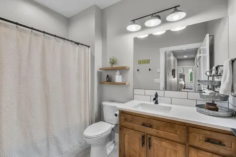 4660 SW Salmon Avenue Redmond OR 97756