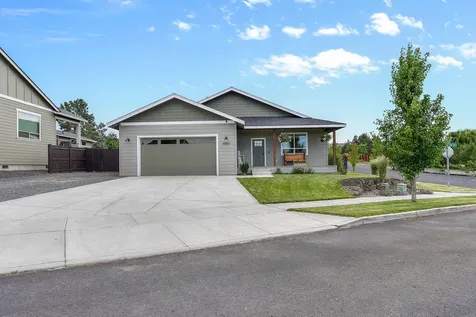 4660 SW Salmon Avenue Redmond OR 97756