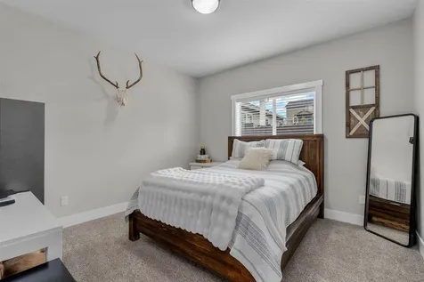 4660 SW Salmon Avenue Redmond OR 97756