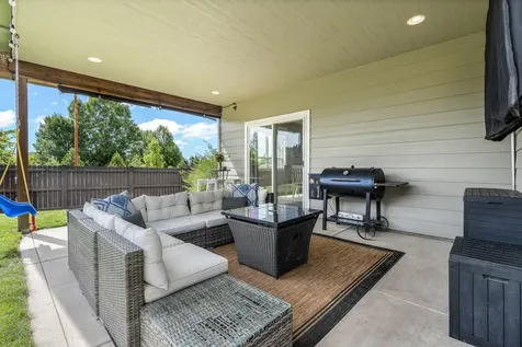 4660 SW Salmon Avenue Redmond OR 97756