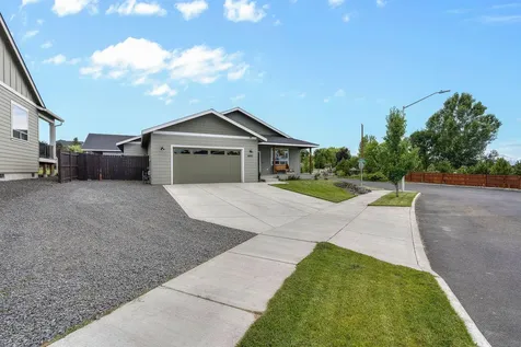 4660 SW Salmon Avenue Redmond OR 97756