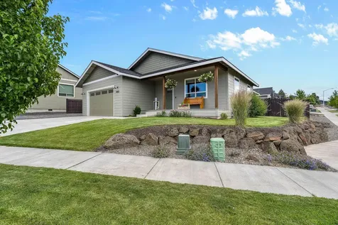 4660 SW Salmon Avenue Redmond OR 97756