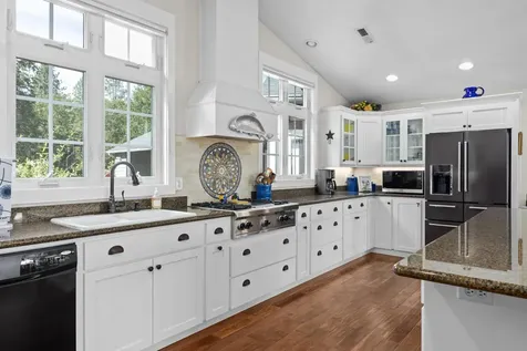 700 Rogue Wood Drive White City OR 97503