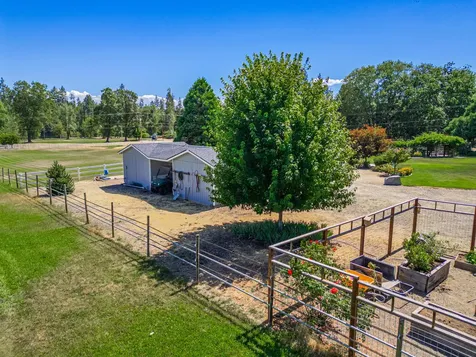 700 Rogue Wood Drive White City OR 97503