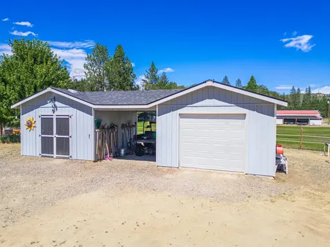 700 Rogue Wood Drive White City OR 97503