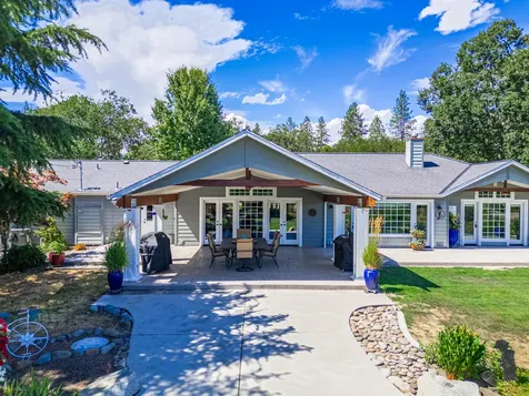 700 Rogue Wood Drive White City OR 97503