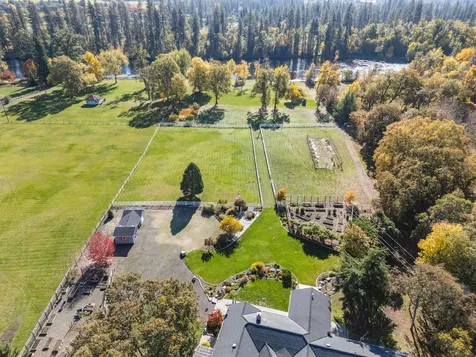 700 Rogue Wood Drive White City OR 97503