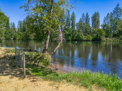700 Rogue Wood Drive White City OR 97503