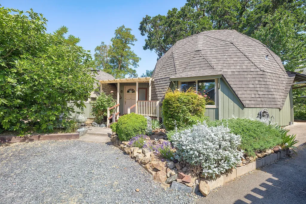 848 NE 8th Street Grants Pass OR 97526