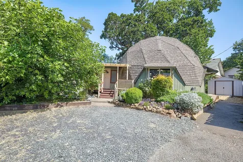 848 NE 8th Street Grants Pass OR 97526