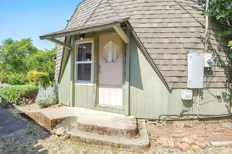 848 NE 8th Street Grants Pass OR 97526
