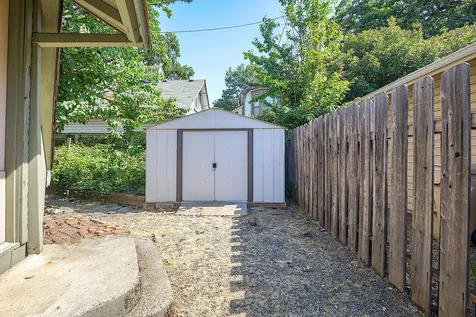 848 NE 8th Street Grants Pass OR 97526