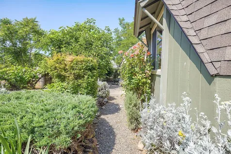 848 NE 8th Street Grants Pass OR 97526