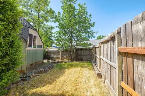 848 NE 8th Street Grants Pass OR 97526
