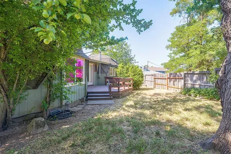 848 NE 8th Street Grants Pass OR 97526