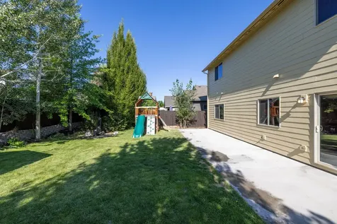 3031 NE Red Oak Drive Bend OR 97701