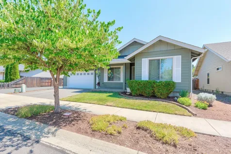 367 SW Wagner Meadows Drive Grants Pass OR 97526