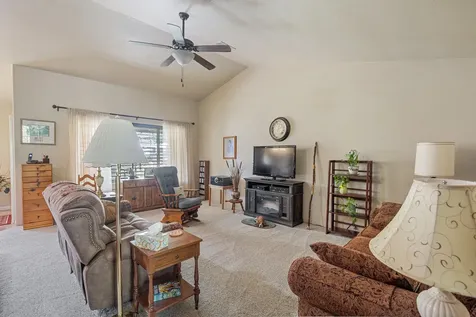 367 SW Wagner Meadows Drive Grants Pass OR 97526