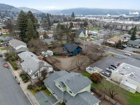 858 NE A Street Grants Pass OR 97526