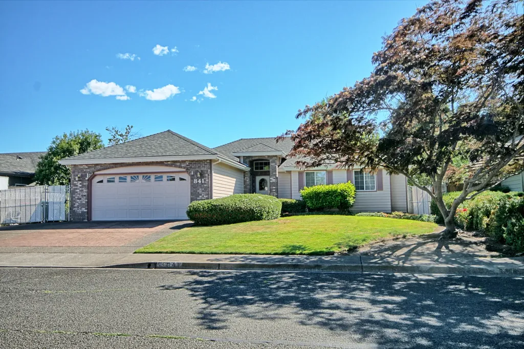 841 Brandon Street Central Point OR 97502