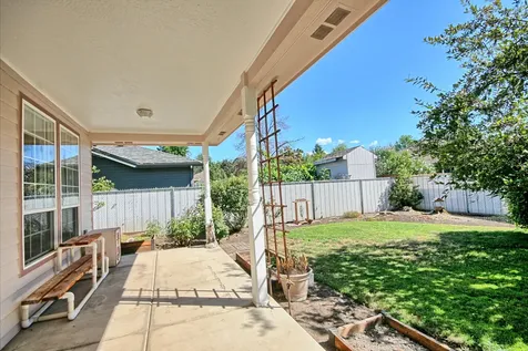 841 Brandon Street Central Point OR 97502
