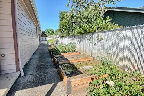 841 Brandon Street Central Point OR 97502