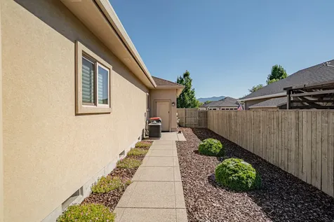 3735 Arizona Drive Medford OR 97504