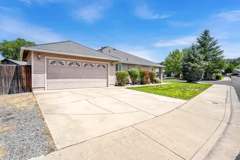 938 SW Princess Circle Grants Pass OR 97527