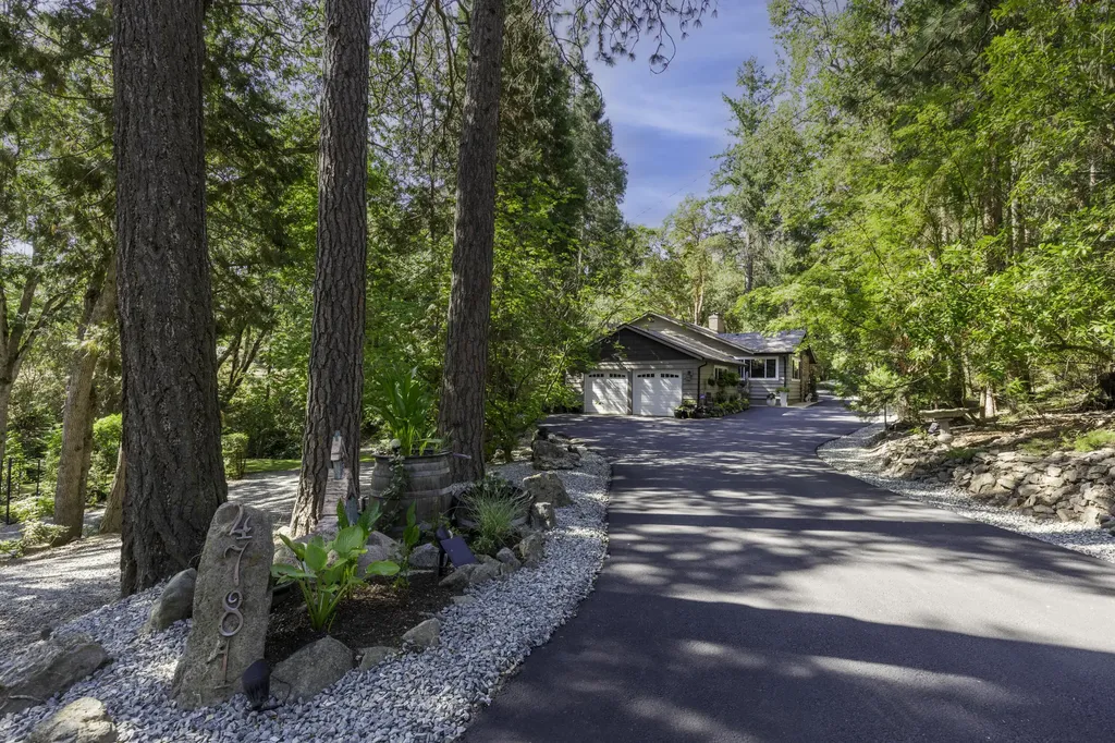 4781 Coleman Creek Road Medford OR 97501