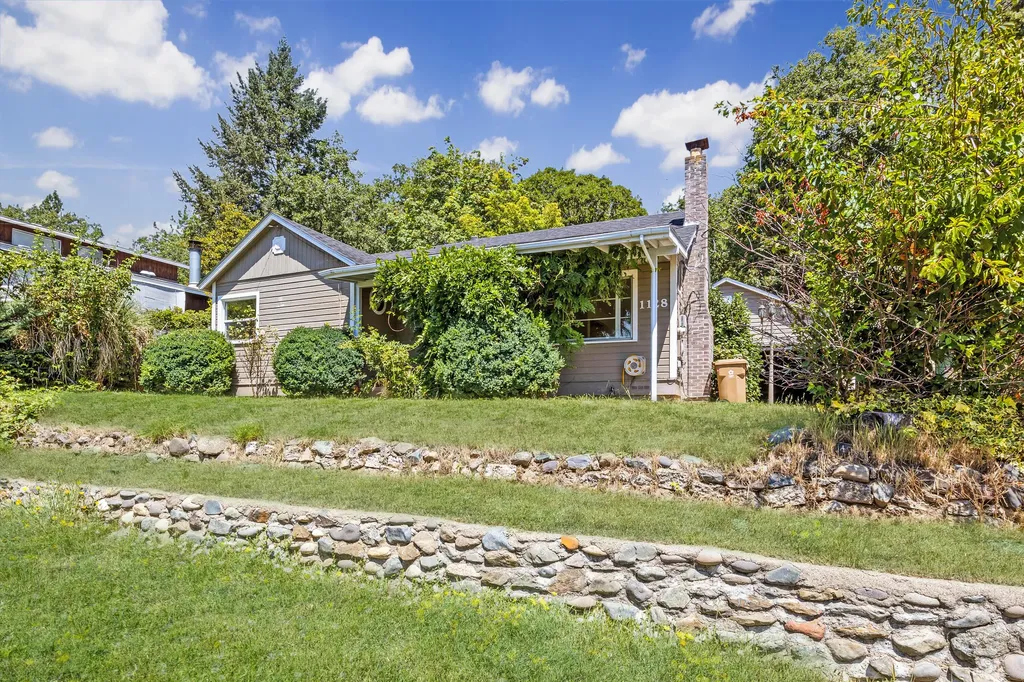 1128 NW Sunset Drive Grants Pass OR 97526