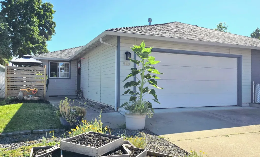 940 Glengrove Avenue Central Point OR 97502