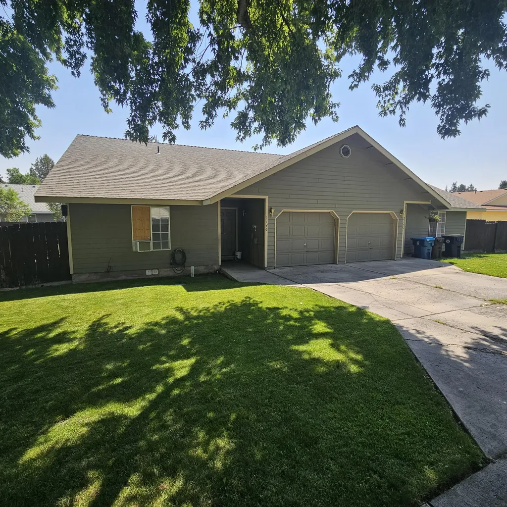 2740 SW Umatilla Court Redmond OR 97756