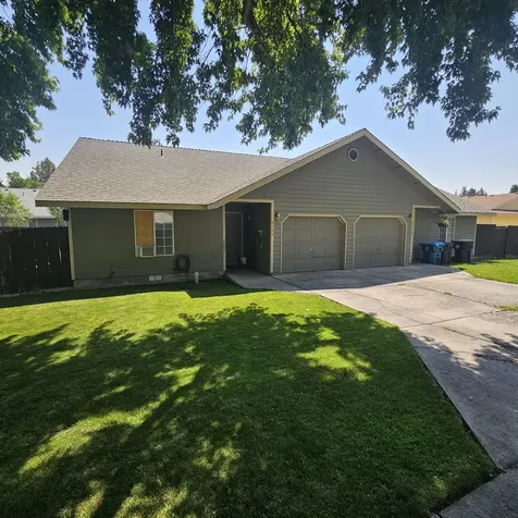 2740 SW Umatilla Court Redmond OR 97756
