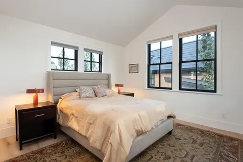 3022 NW Tharp Avenue Bend OR 97703