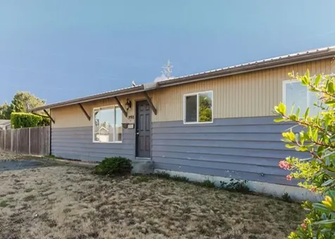 1990 Grant Street North Bend OR 97459