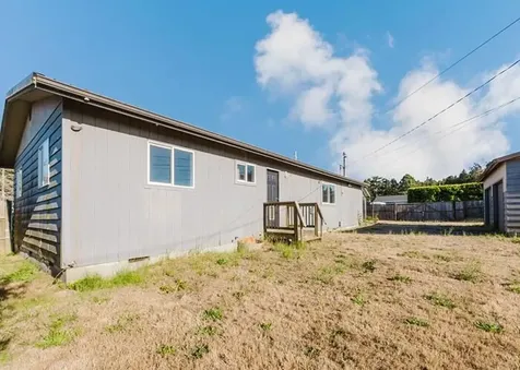 1990 Grant Street North Bend OR 97459