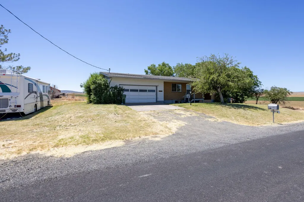2551 SW Ford Lane Madras OR 97741