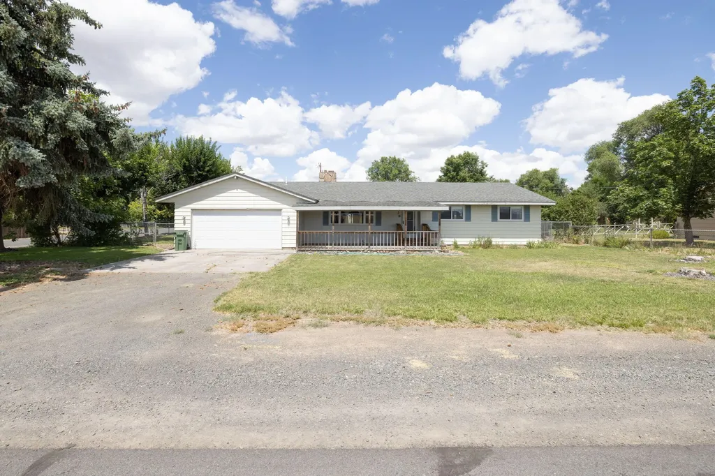 415 9th Street Metolius OR 97741