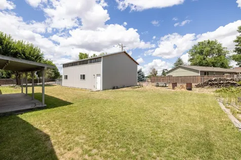 415 9th Street Metolius OR 97741