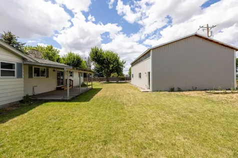 415 9th Street Metolius OR 97741