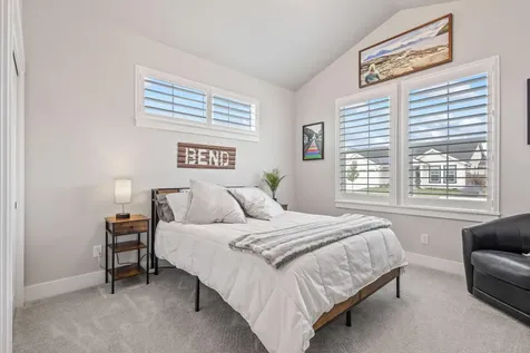 3827 NE Oakside Loop Bend OR 97701