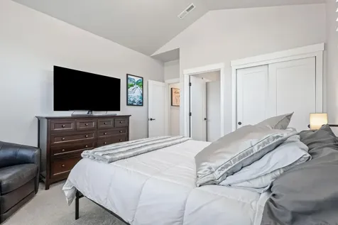 3827 NE Oakside Loop Bend OR 97701
