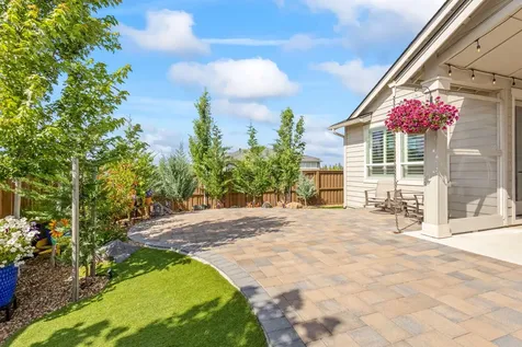 3827 NE Oakside Loop Bend OR 97701
