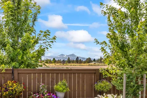 3827 NE Oakside Loop Bend OR 97701