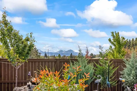 3827 NE Oakside Loop Bend OR 97701